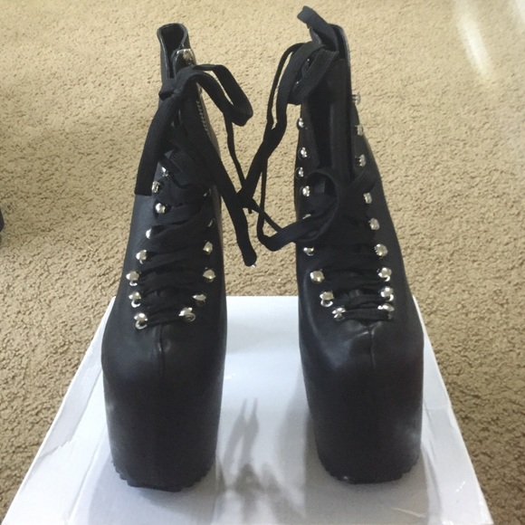 UNIF Hellbounds - Picture 2 of 4